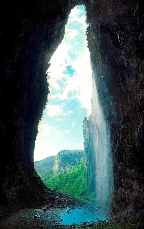 visitheworld:Cueva del Fantasma , discovered 6 years ago in a jungle of southern Venezuela. Those two spots on the floor are actually helicopters!